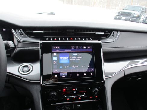 Certified 2023 Jeep Grand Cherokee Altitude image 18