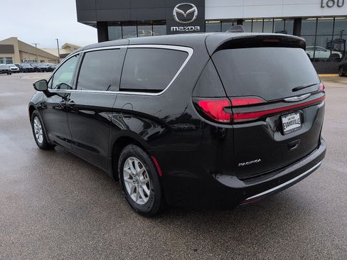 Used 2023 Chrysler Pacifica Touring-L FWD image 5
