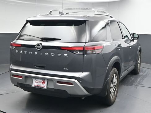 Certified 2025 Nissan Pathfinder SL image 8