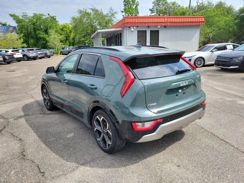 Used 2023 Kia Niro EX Touring FWD image 3