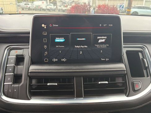 Used 2023 GMC Yukon SLT w/ SLT Premium Package image 17