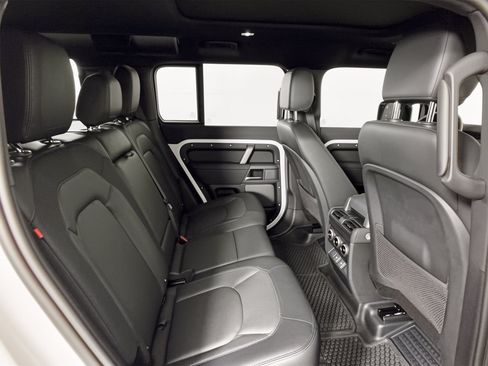 Used 2023 Land Rover Defender 110 X-Dynamic SE AWD/4WD image 29