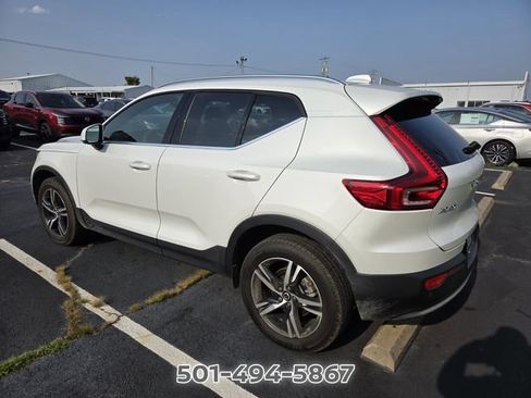 Used 2024 Volvo XC40 B5 Core AWD/4WD image 6
