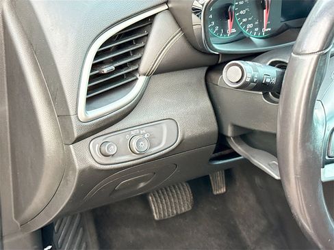 Used 2019 Chevrolet Trax LT w/ LT Convenience Package image 12