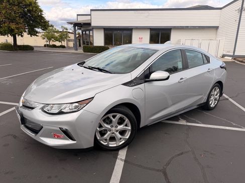 Used 2017 Chevrolet Volt Premier w/ Driver Confidence II Package FWD image 13