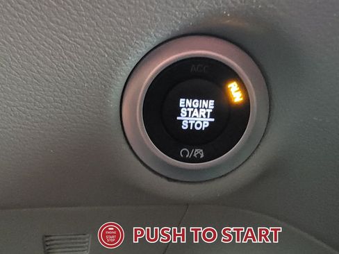 Used 2023 Chrysler Pacifica Touring-L FWD image 19