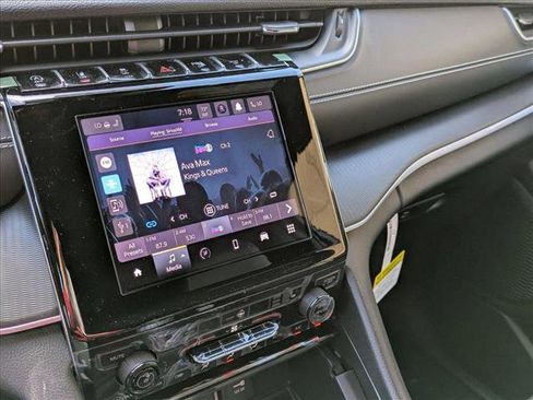 New 2025 Jeep Grand Cherokee Altitude image 12