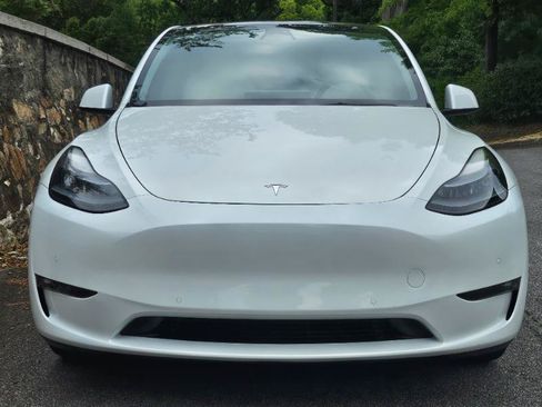 Used 2022 Tesla Model Y Long Range AWD/4WD image 6