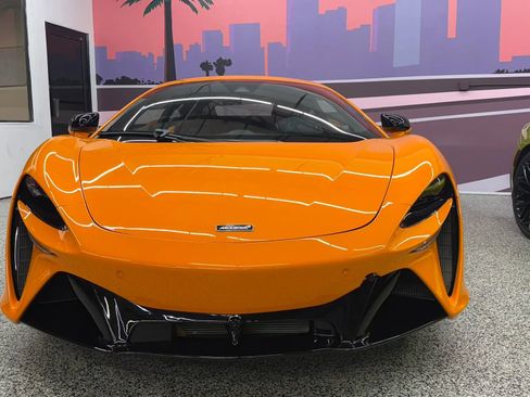 Used 2023 McLaren Artura RWD image 5