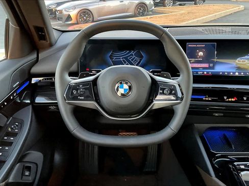 Used 2024 BMW 530i w/ Convenience Package image 8