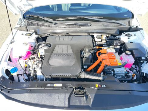 Used 2025 Hyundai Elantra Limited image 33