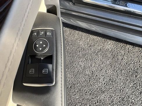 Used 2017 Mercedes-Benz SL 550 image 23