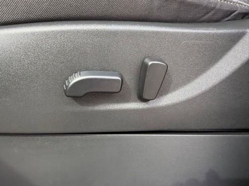 Used 2024 Nissan Frontier SV w/ SV Convenience Package RWD image 14