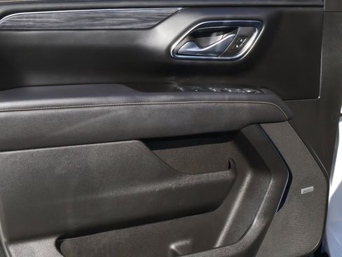 Used 2022 GMC Yukon SLT w/ SLT Premium Package image 17