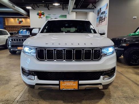 Used 2022 Jeep Wagoneer Series III w/ Premium Group I image 3