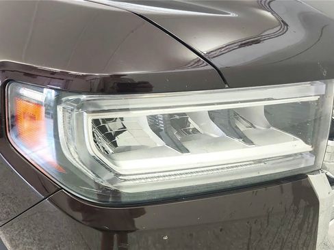 Used 2021 GMC Acadia SLT w/ Technology Package FWD image 14