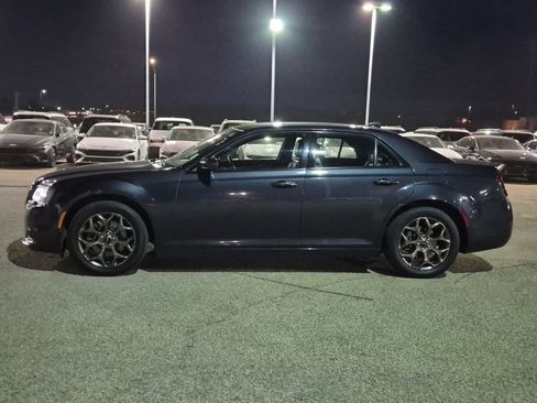 Used 2018 Chrysler 300 S image 5