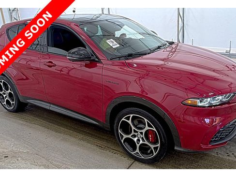 Used 2024 Alfa Romeo Tonale Veloce w/ Active Assist Package AWD/4WD image 3
