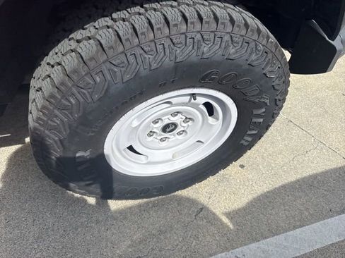 Used 2025 Ford Bronco Heritage Edition image 4