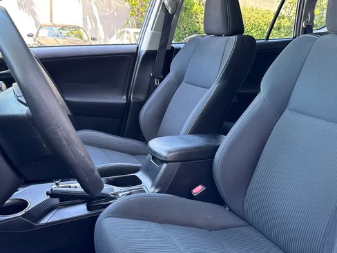 Used 2015 Toyota RAV4 XLE AWD/4WD image 5