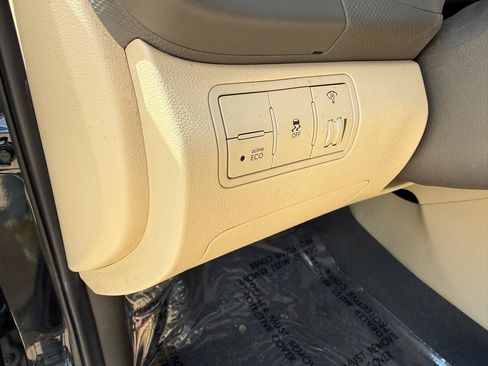 Used 2012 Hyundai Accent GLS w/ Premium Pkg 3 FWD image 12