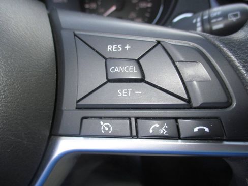Used 2017 Nissan Rogue Sport SV AWD/4WD image 23