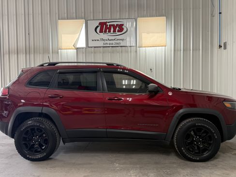 Used 2020 Jeep Cherokee Trailhawk AWD/4WD image 4