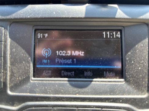 Used 2015 Ford Fusion SE w/ Equipment Group 202A FWD image 16