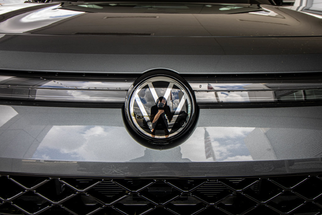New 2026 Volkswagen Tiguan SE R-Line FWD image 8