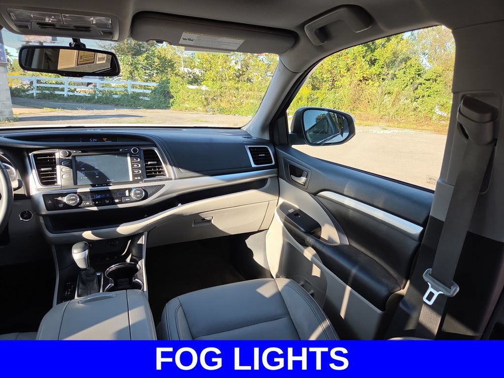 Used 2016 Toyota Highlander XLE AWD/4WD image 14