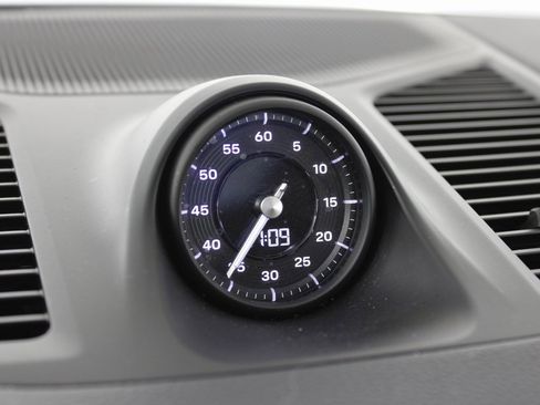 Used 2024 Porsche Cayenne Coupe image 27