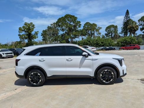 Certified 2026 Kia Sorento S FWD image 9