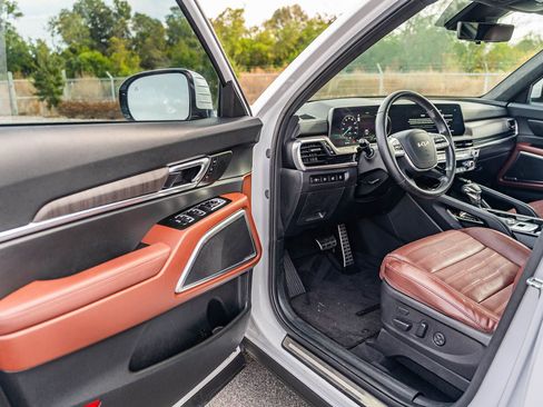 Used 2024 Kia Telluride SX Prestige image 18