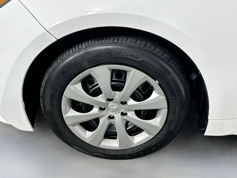 Used 2024 Toyota Corolla LE image 30