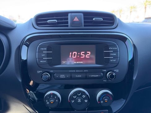 Used 2015 Kia Soul ! FWD image 28