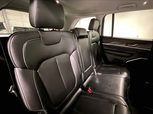 Used 2023 Jeep Grand Cherokee Limited RWD image 33