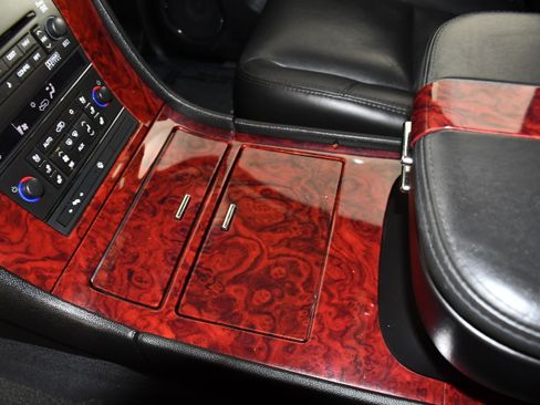 Used 2007 Cadillac Escalade AWD w/ Information Package image 31