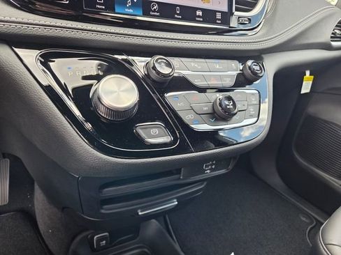 New 2026 Chrysler Pacifica Select image 22