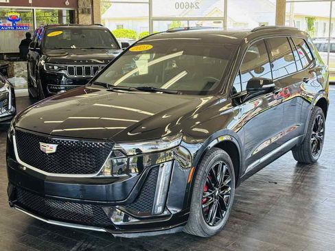 Used 2023 Cadillac XT6 Sport w/ Technology Package AWD/4WD image 18
