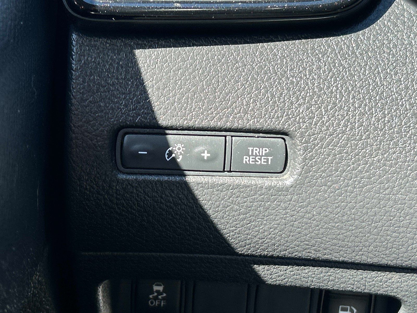 Used 2018 Nissan Rogue S AWD/4WD image 29