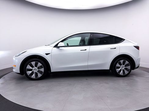 Used 2021 Tesla Model Y 2WD image 34