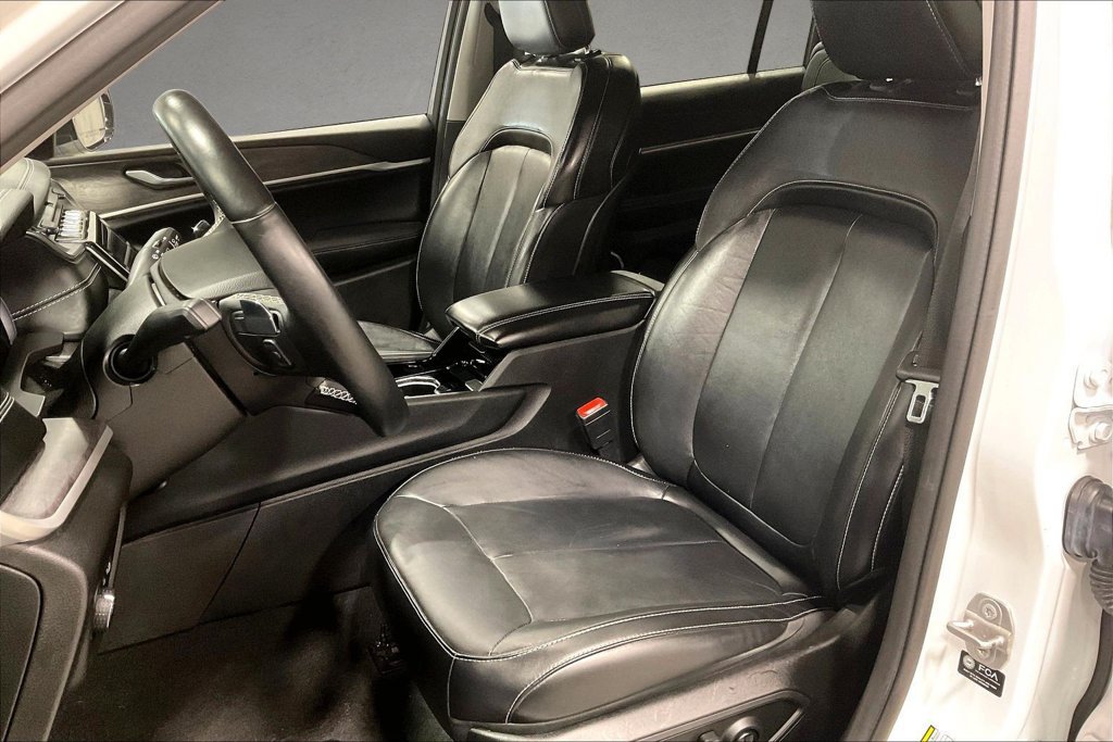 Used 2021 Jeep Grand Cherokee L Limited AWD/4WD image 22