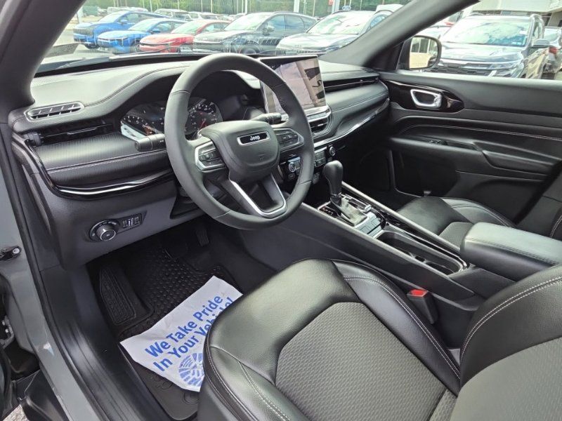 Used 2023 Jeep Compass Latitude w/ Convenience Group AWD/4WD image 25