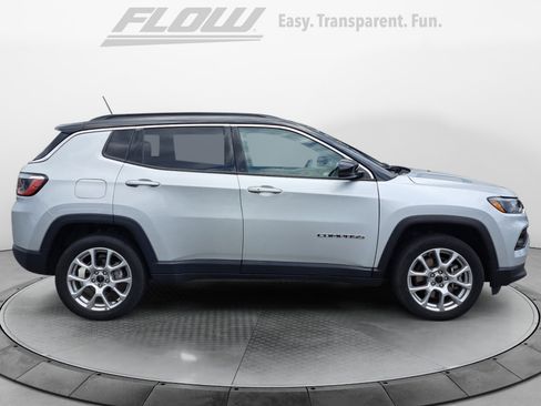 Used 2025 Jeep Compass Limited AWD/4WD image 10
