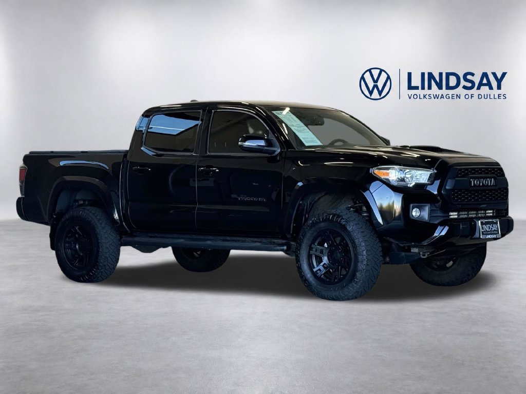 Used 2017 Toyota Tacoma TRD Sport w/ Tow Package (A/T) AWD/4WD image 1