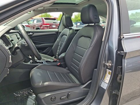 Used 2021 Volkswagen Jetta SE FWD image 12