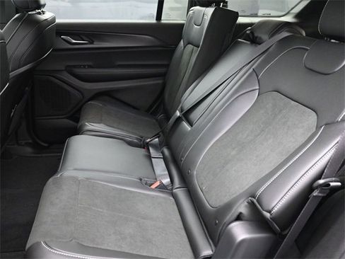 New 2025 Jeep Grand Cherokee L Altitude image 17
