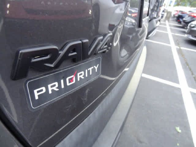 Used 2022 Toyota RAV4 XLE Premium AWD/4WD image 17