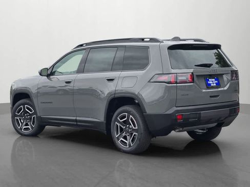 New 2026 Jeep Cherokee Laredo image 4