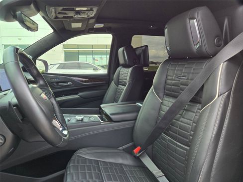 Used 2023 Cadillac Escalade Sport Platinum w/ Heavy-Duty Trailer Package AWD/4WD image 28